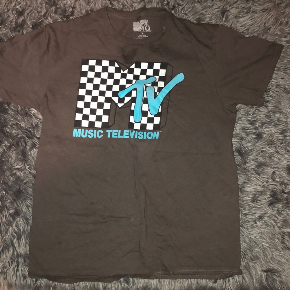 a MTV graphic tee 💕